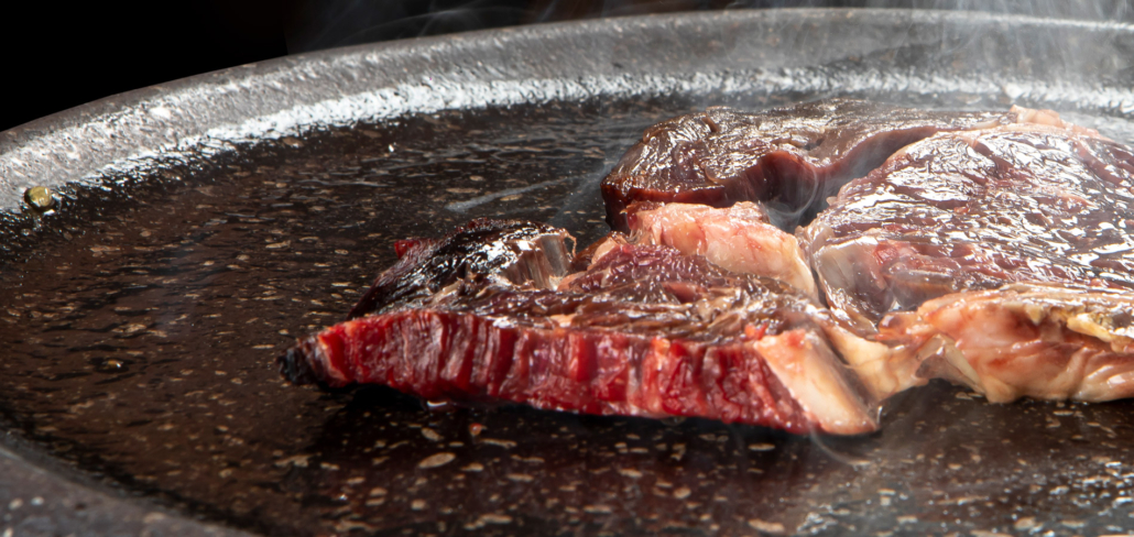 Carne a la piedra, una técnica única 